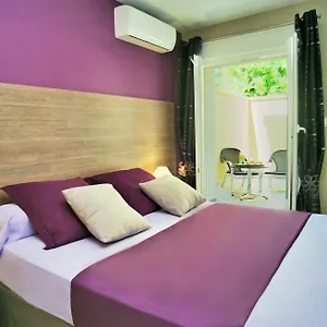 https://hotel-lanvia.fr-provencehotel.com